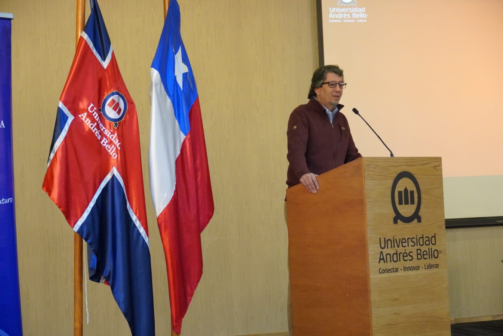 Tierra de Esperanza realizó exitosa Conferencia Magistral sobre el desafío de una intervención especializada con un modelo único