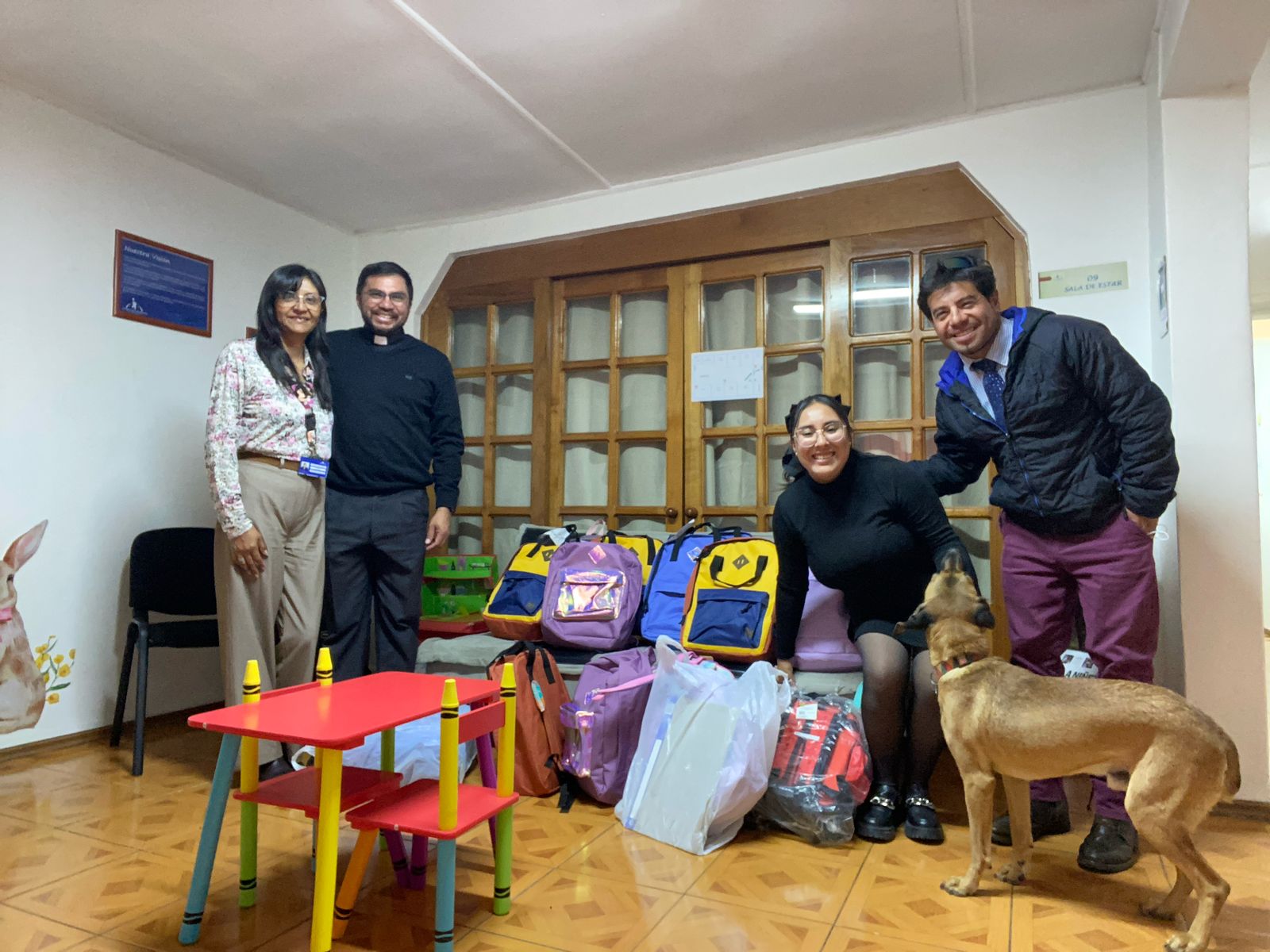 Alianza solidaria permitió donación de mochilas  a niños y niñas de programa PRM de Tierra de Esperanza en Calama.